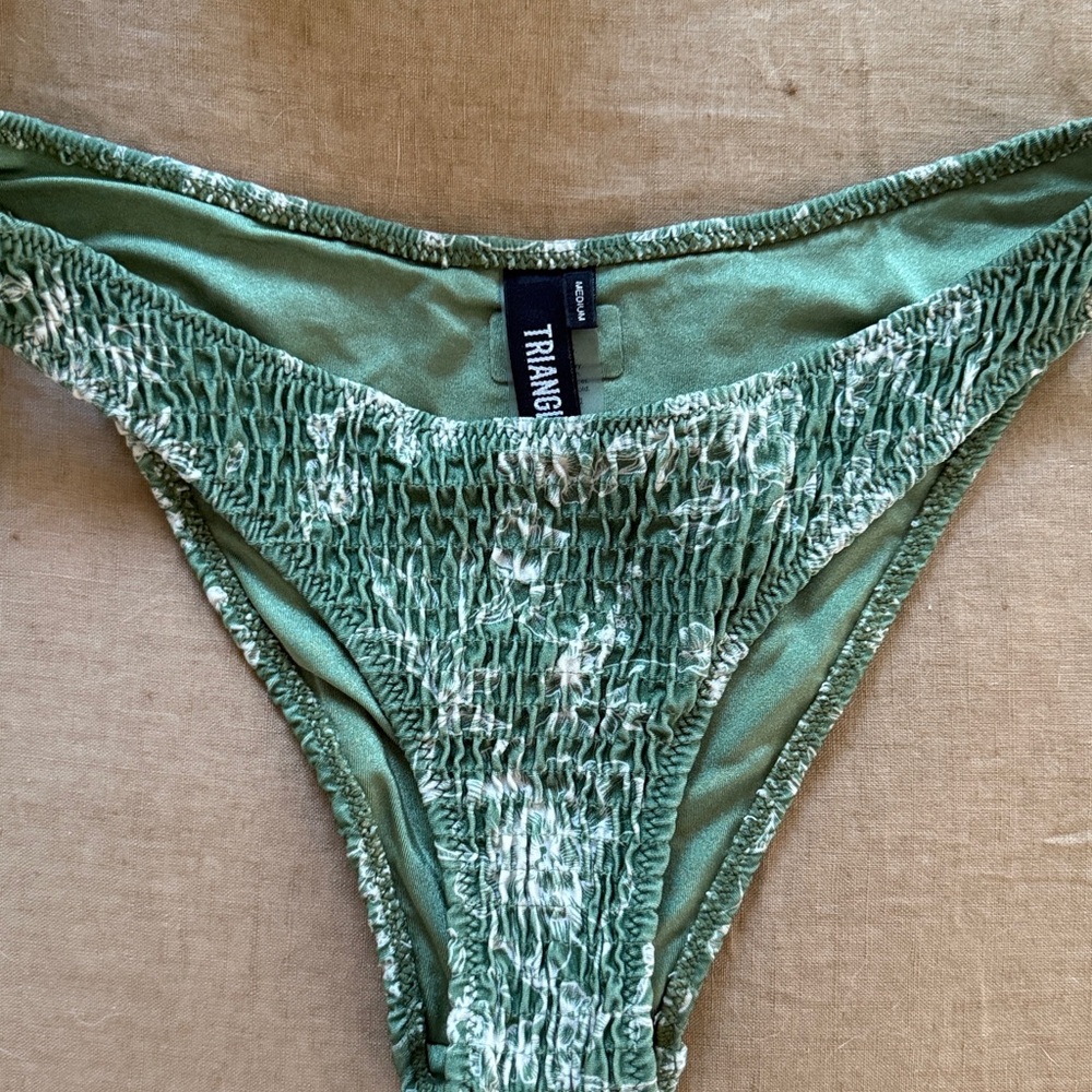 Triangl Bikini Set - Picture 3 of 4